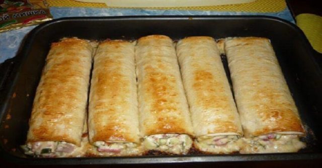 Pita chléb plněný skvělou nádivkou s kuřecím masem