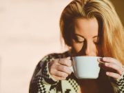Přidejte si do kávy tuto přísadu: Několikrát tím zvýšíte její účinky a zároveň uděláte něco pro svoje zdraví!