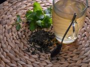 Mátový sirup zlepšuje náladu, pomáhá proti bolestem hlavy i s trávením: Recept na domácí mátový sirup – toto je to pravé letní osvěžení!