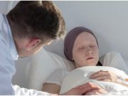 Pacienti s rakovinou popsali první příznaky nemoci: Tady je to, čeho si na těle všimli jako první!